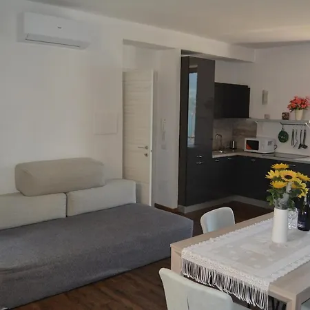 Lake's Feeling With Terrace On * Lezzeno