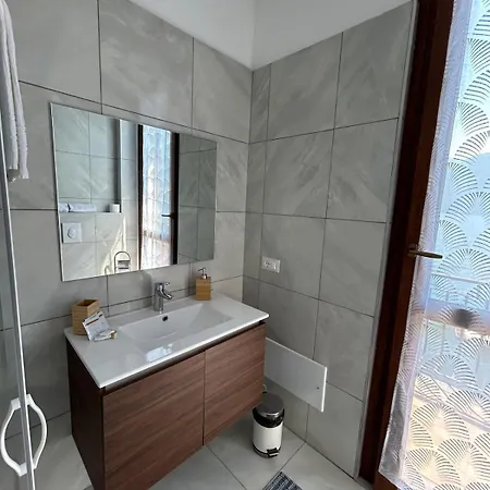 Lake's Feeling With Terrace On