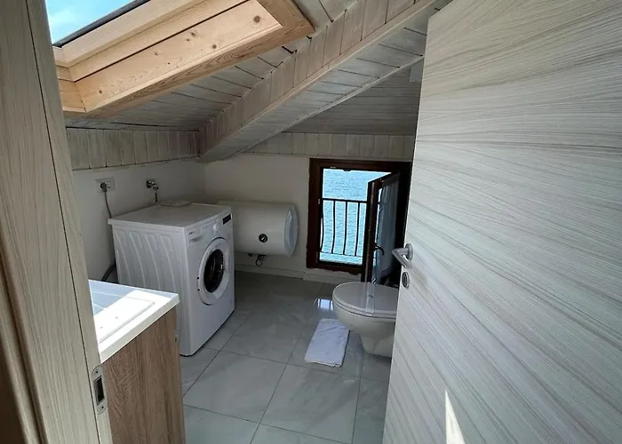 Lake's Feeling With Terrace On דירה