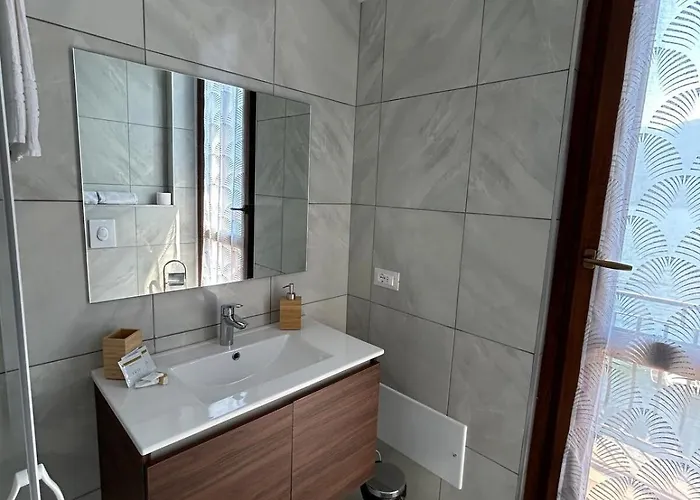 Lake's Feeling With Terrace On